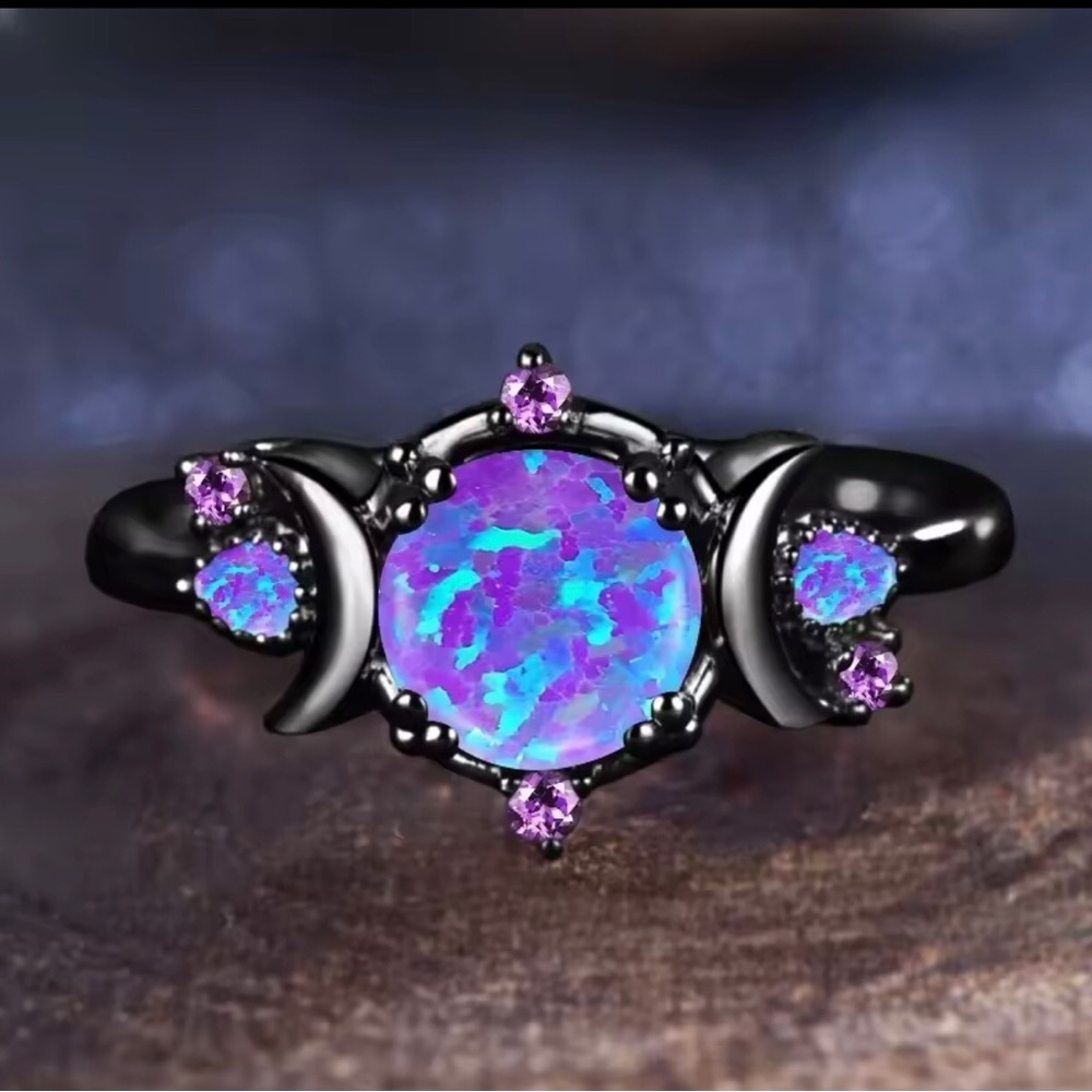 Ladies ring, black band with opal and cz stones
